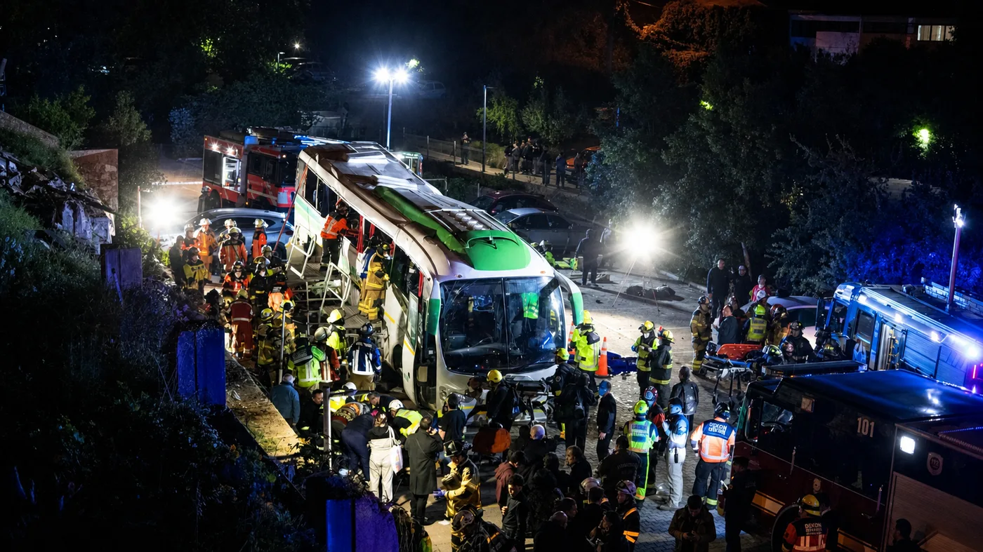 Accidente de bus en Valparaíso deja una fallecida y varios pasajeros lesionados