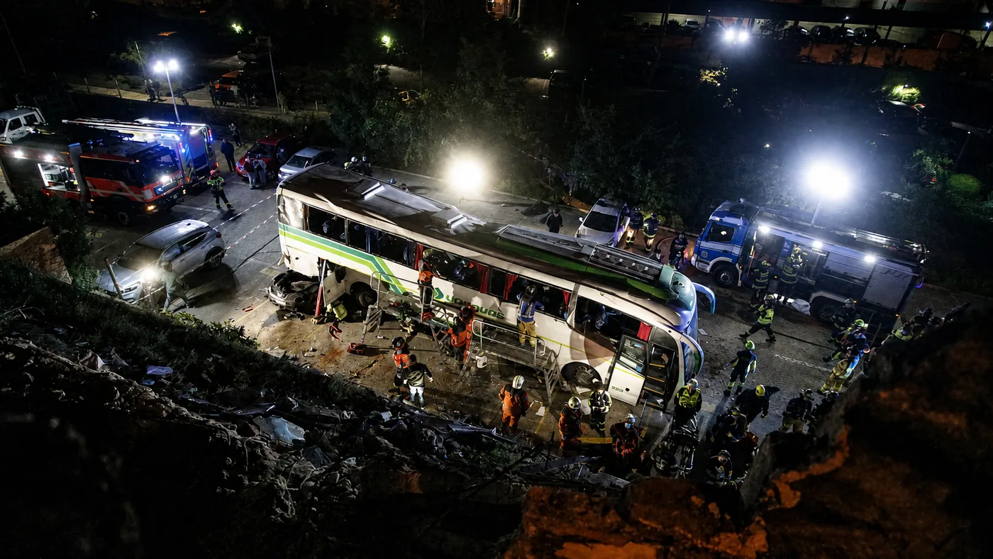 Bus cae por una pendiente en Valparaíso y deja un muerto y cerca de 40 heridos