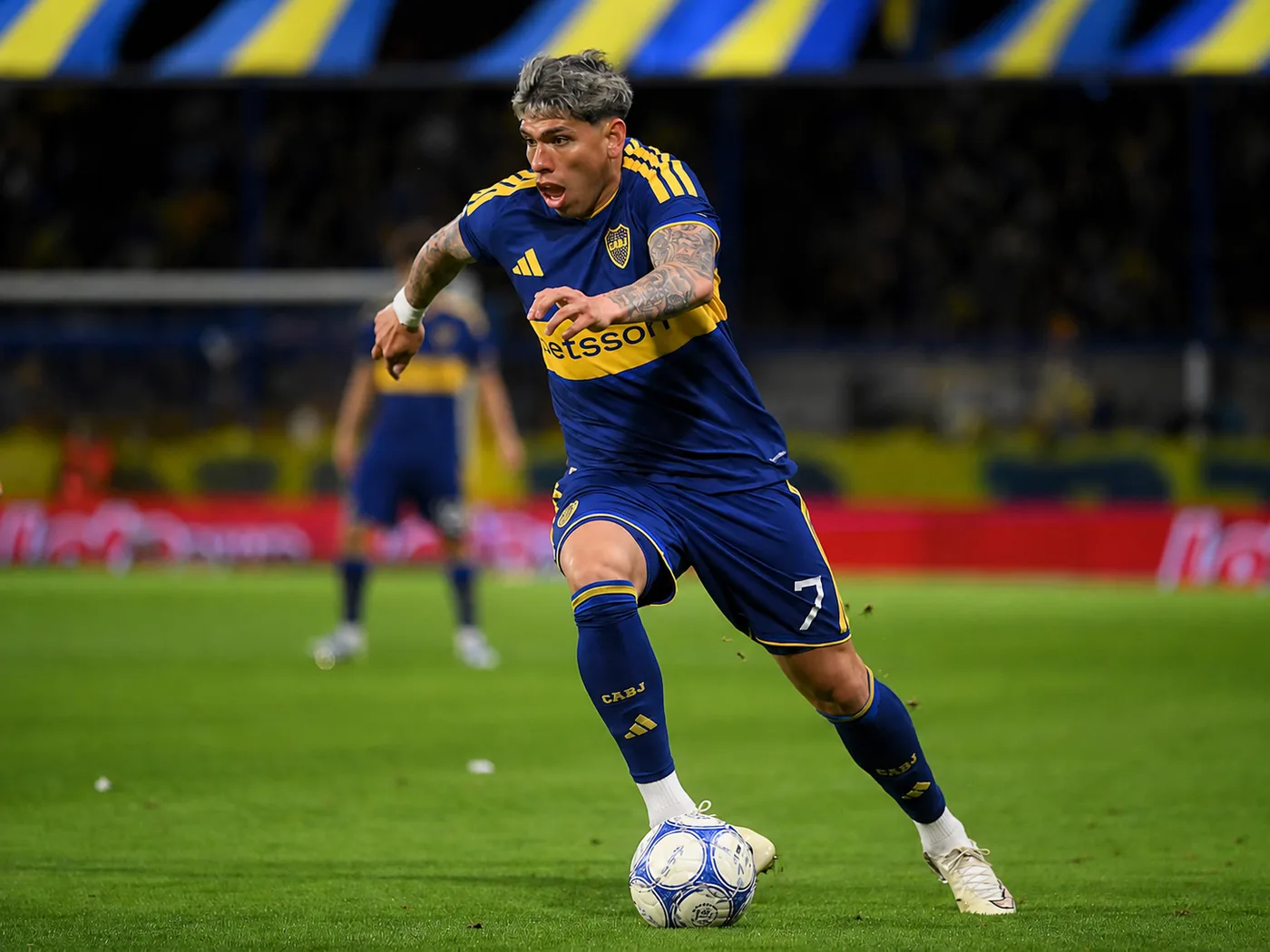 Carlos Palacios gana terreno en Boca ante la baja de Alan Velasco