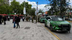 Estación Chile-España permanece cerrada por procedimiento policial tras robo en Ñuñoa