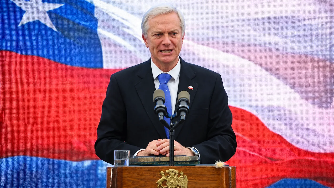 Kast llama a mirar hacia el futuro ante presiones por conmemorar el 18-O