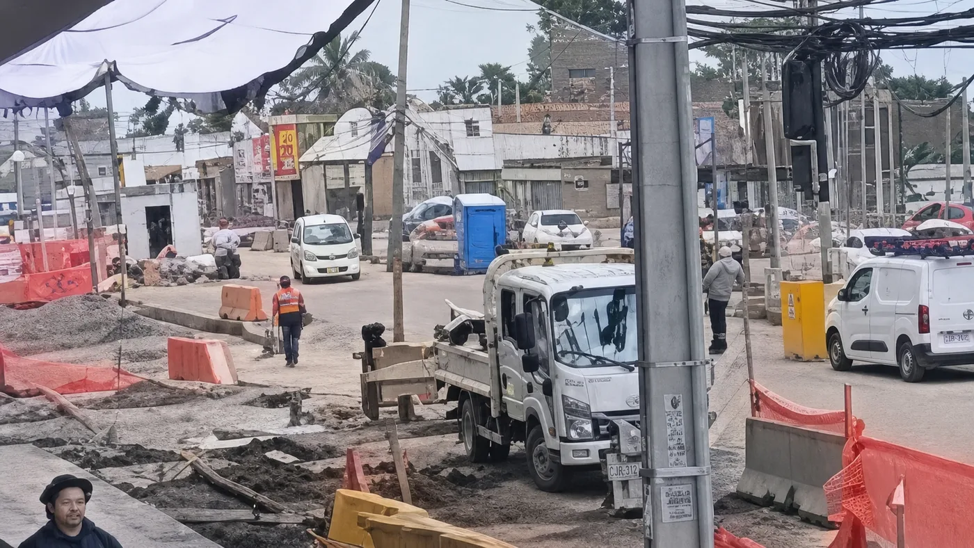 Mujer denuncia que fue golpeada por cables mientras caminaba por avenida Dorsal en Conchalí