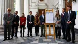 Partidos oficialistas suscriben compromiso contra la violencia a siete años del 18-O