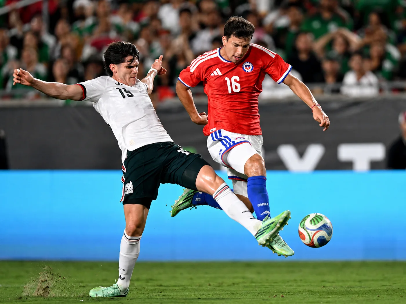 Prensa mexicana cuestiona a Rafa Márquez tras derrota ante Chile