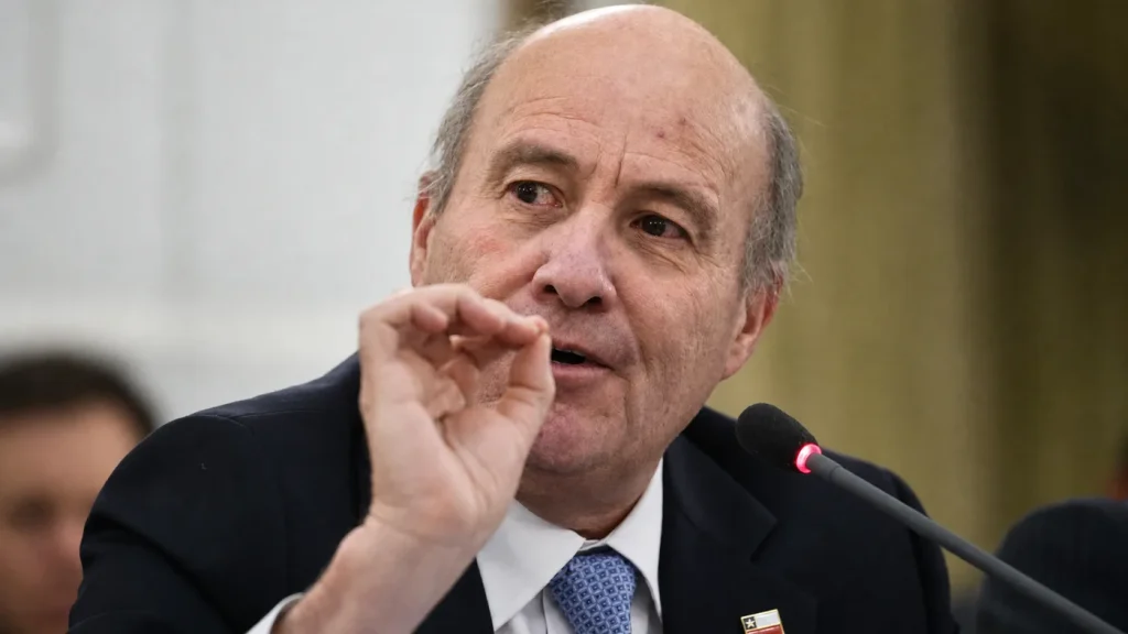 Quiroz anticipa expansión de 0,7% en 2026 y defiende deuda fiscal por US$25 mil millones