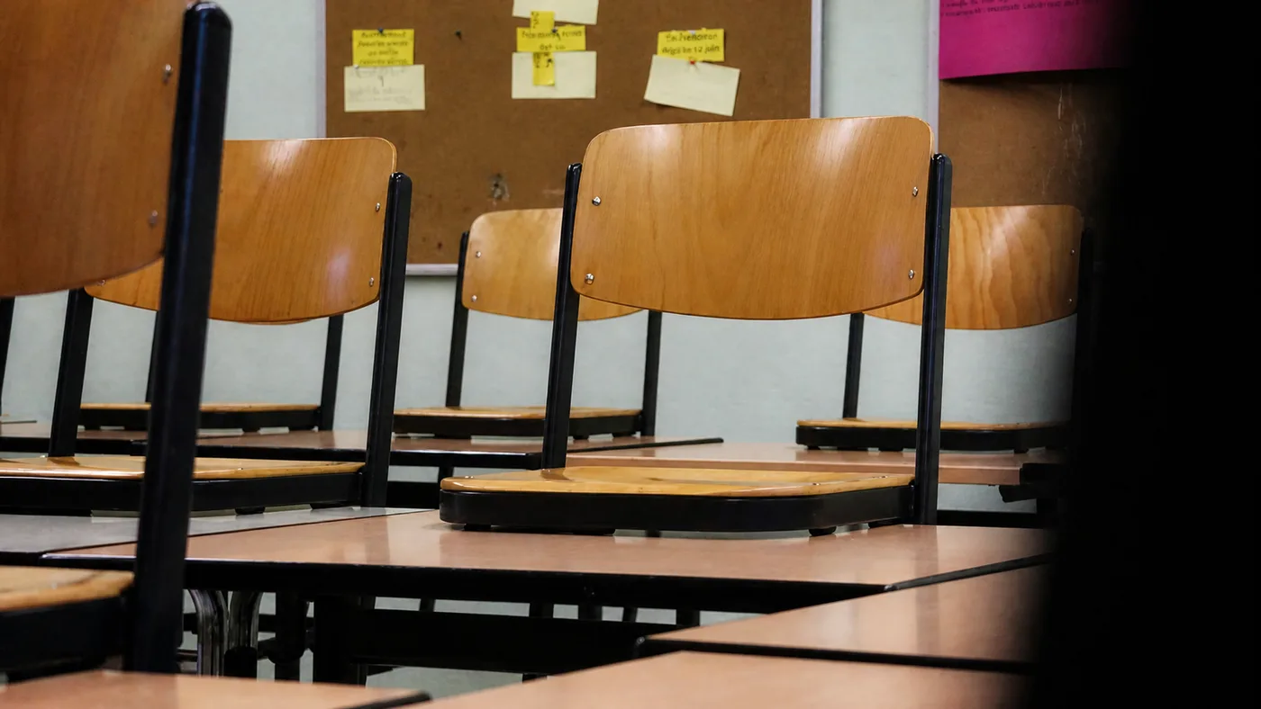 Suspenden las clases este martes en diez comunas de la Región Metropolitana por sistema frontal