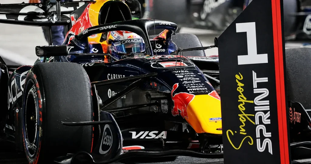 Verstappen se impone en la clasificación del Sprint en Singapur y partirá junto a Russell y Leclerc