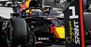 Verstappen se impone en la clasificación del Sprint en Singapur y partirá junto a Russell y Leclerc